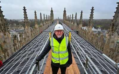 À Cambridge, la célèbre chapelle de King’s College s’orne de panneaux solaires, et ça fait râler