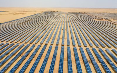 Émirats arabes unis : des panneaux solaires pour faire tomber la pluie ?